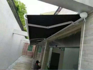 伸縮雨篷（péng）